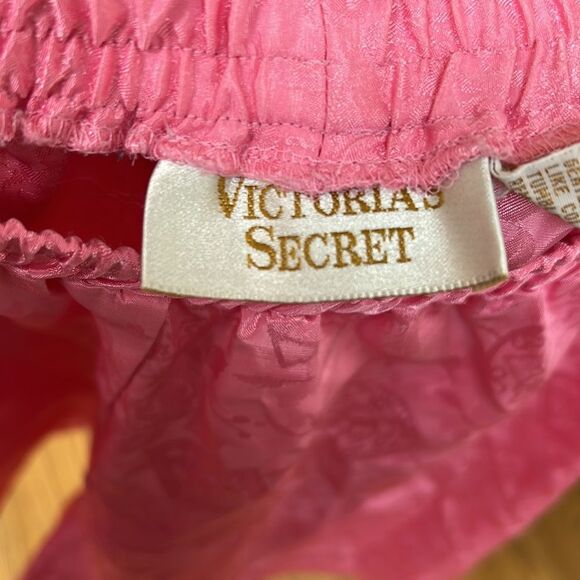 Vintage Victoria’s Secret satin embossed pattern pink pajama lounge shorts - Picture 4 of 5